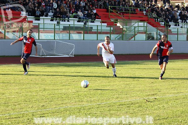 Omar Floris sprinta con Matteo Mura